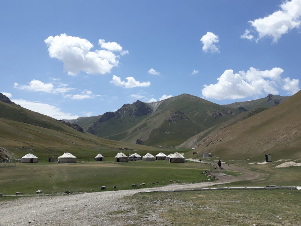Ztraceni v kyrgyzské pustině