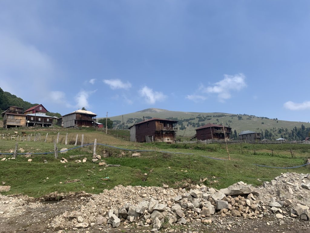 Chudým jihem Gruzie do skalního města Vardzia