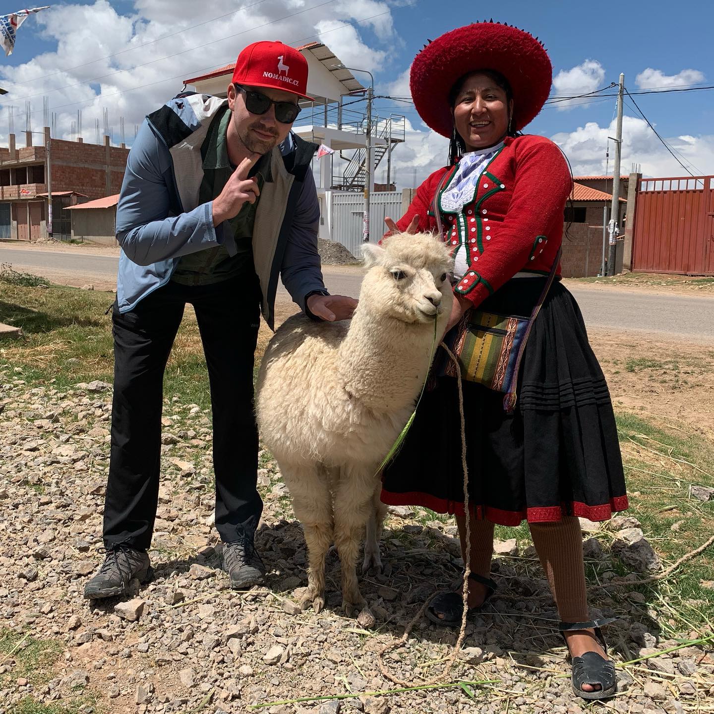 Finally meeting my llama 😎 #nomadic #peru #alpaka #bunchofdrunks